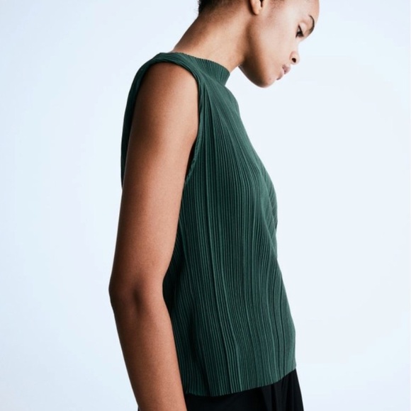 Emerald Pleated green top / NWOT - Picture 5 of 5